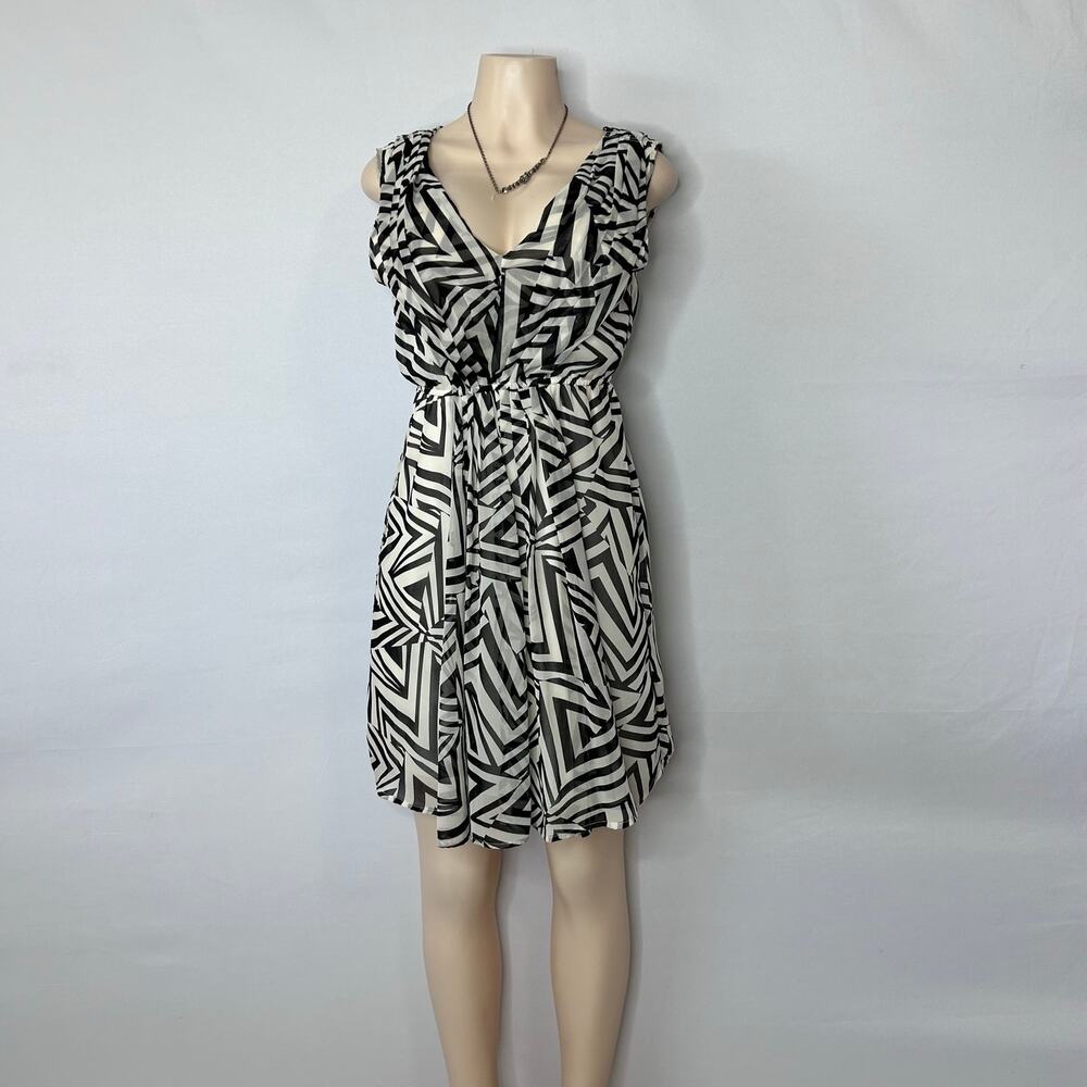 Rachael & Chloe Black White Geometric Chiffon Dress Size M Sleeveless